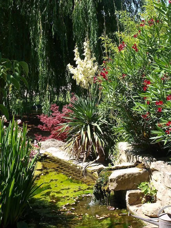 Jardin D'Antan Bed & Breakfast Ansouis 3*,  France