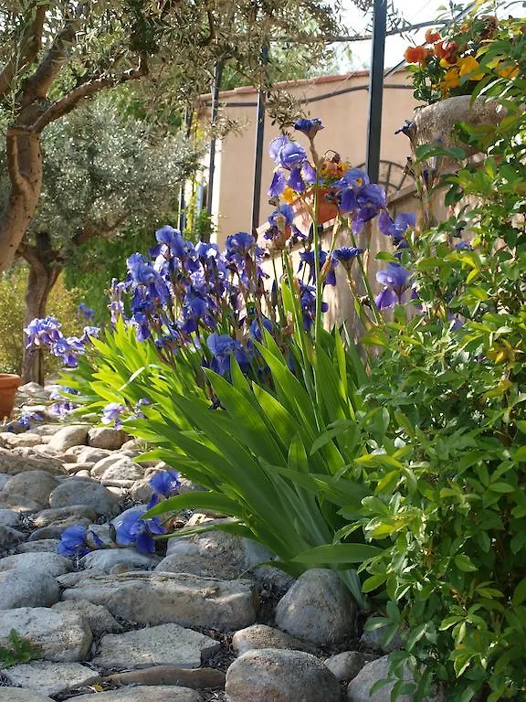 ***  Jardin D'Antan Bed & Breakfast Ansouis France